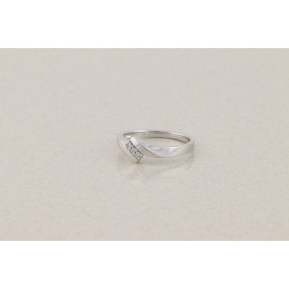 10k White Gold Natural .06 carat Diamond Ring Size 6 3/4 - Picture 4 of 8